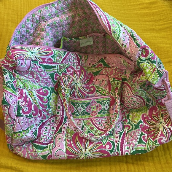 A monogrammed Vera Bradley bag - Picture 4 of 5